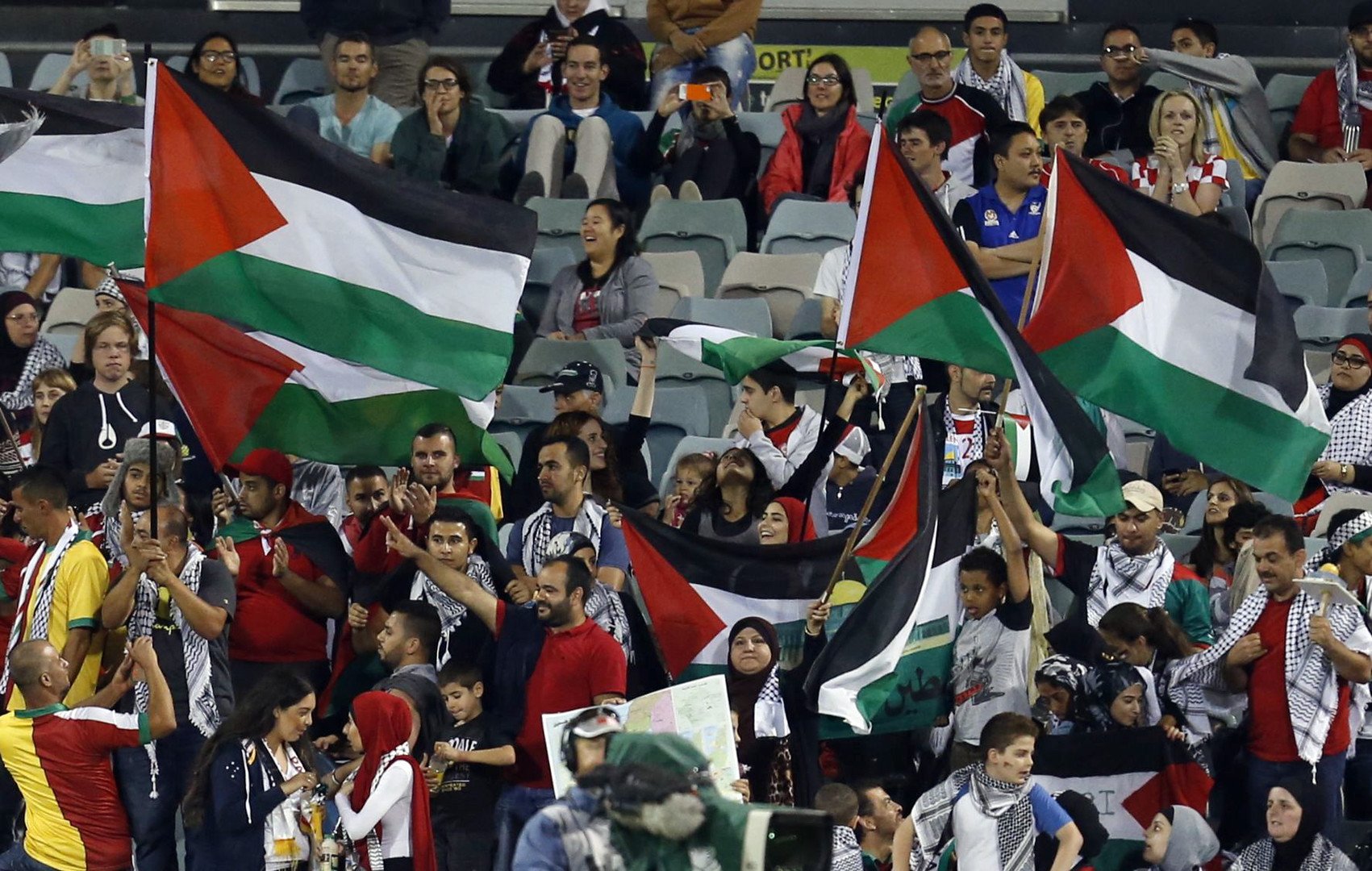 جماهير المنتخب الفلسطيني أثناء مباراته أمام العراق