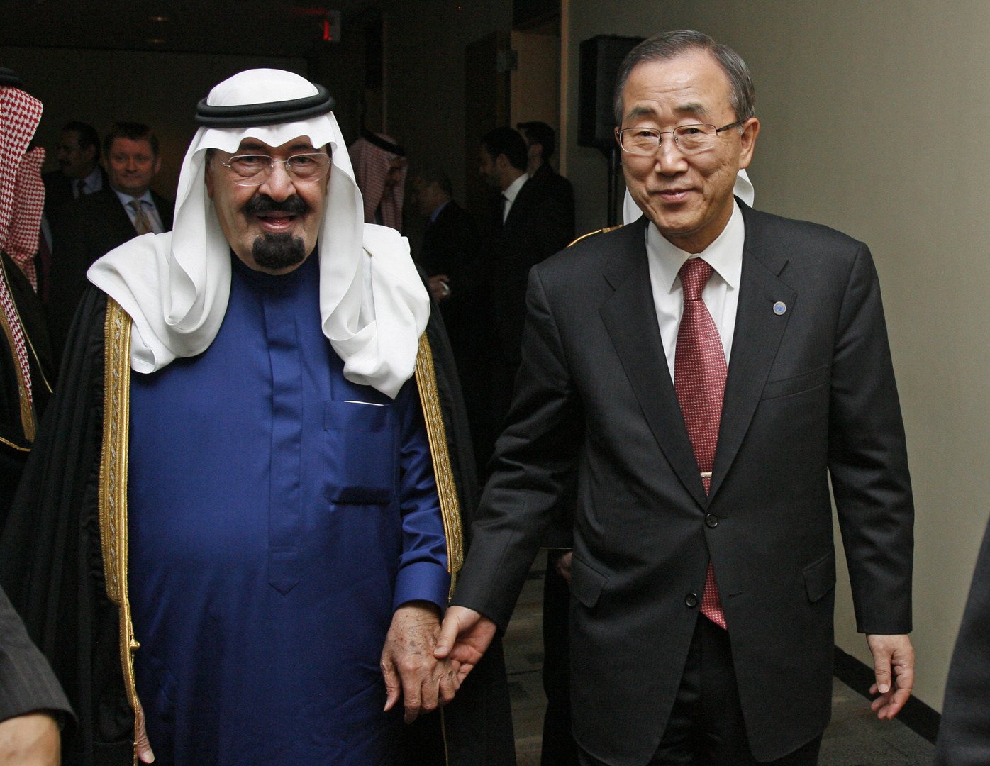 الملك عبد الله مع الأمين العام للأمم المتحدة بان كي مون في مقر الأمم المتحدة بنيويورك 11 نوفمبر 2008