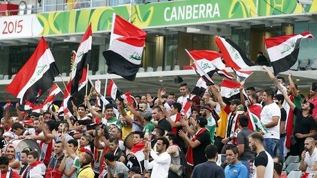 جماهير المنتخب العراقي في مدرجات ملعب كانبرا الأسترالية