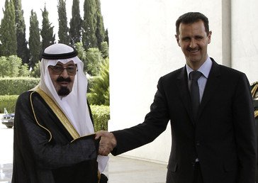 الرئيس السوري بشار الأسد يرحب بالملك عبد الله في العاصمة السورية دمشق، 29 يوليو 2010