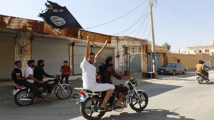 "داعش" وجلد الزاني على مرأى من الأطفال