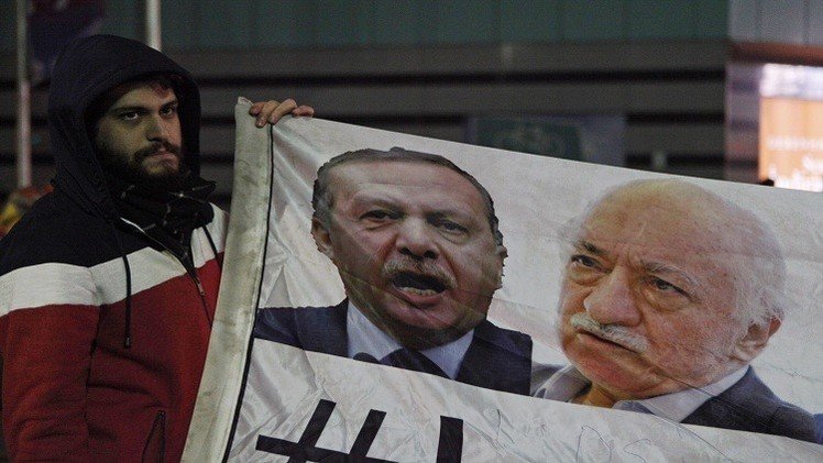 تركيا تلغي جواز سفر غولن وتتحرى تغلغل أنصاره في صفوف الجيش