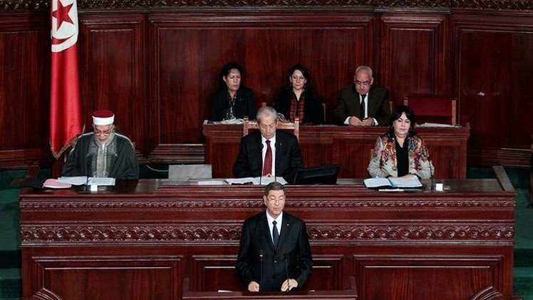 البرلمان التونسي يرجئ للخميس منح الثقة لحكومة الصيد