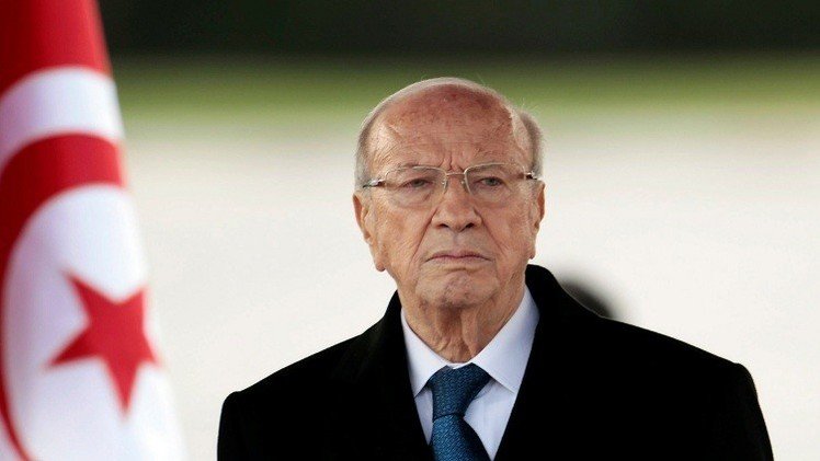 السبسي:  بن علي يمكنه العودة إلى تونس عبر القضاء
