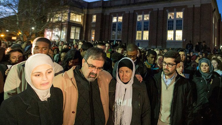 احتجاجات واسعة للتنديد بـ "صمت" الـ BBC على مقتل مسلمي تشابل هيل