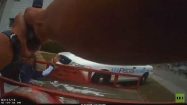 بالفيديو من أمريكا.. ضابط شرطة في مطاردة كادت تودي بحياته