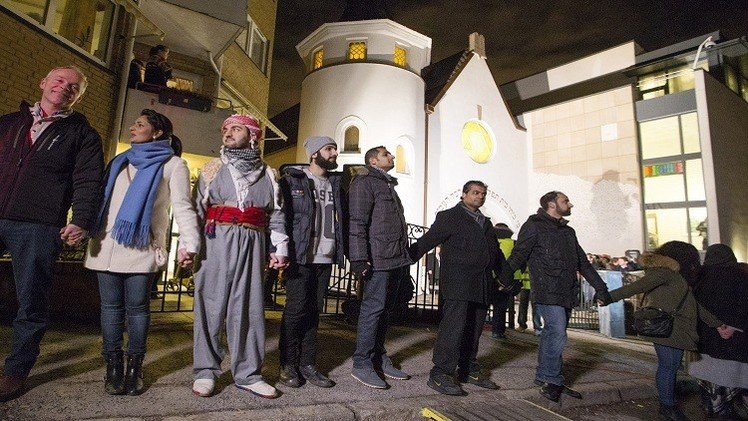 أكثر من 2000 مسلم يتضامنون مع اليهود في النرويج