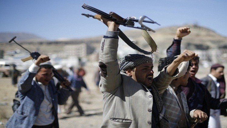 اليمن.. الحوثيون يهددون بمحاكمة بحاح وأعضاء حكومته بتهمة "الخيانة العظمى" 