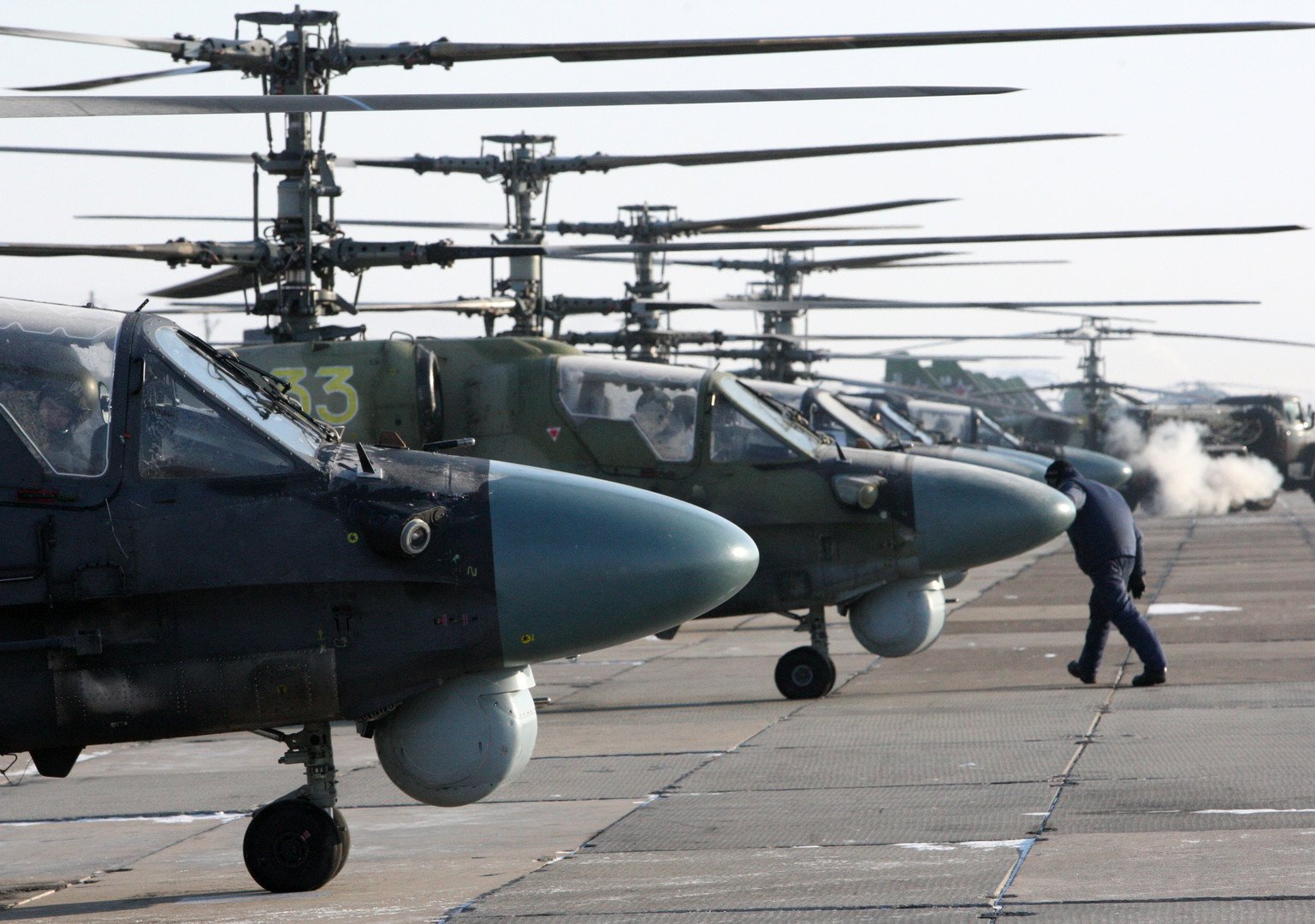 مروحية "كا- 52" قبل بداية التدريبات