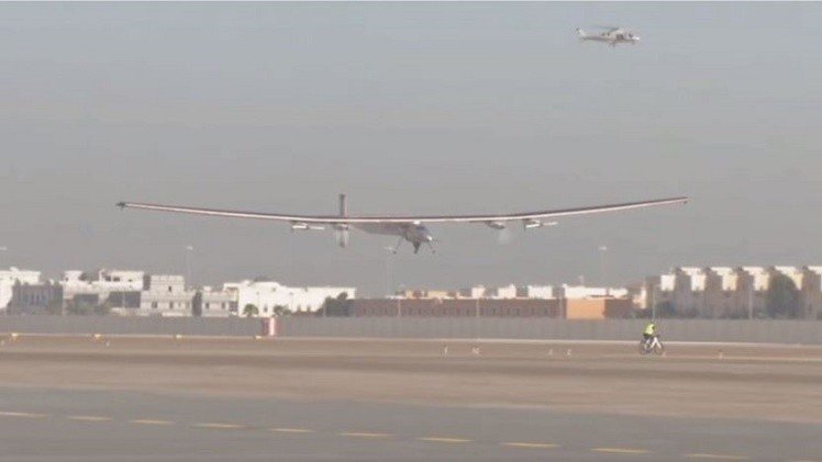 بالفيديو..  رحلة حول العالم بطائرة تعمل بالطاقة الشمسية