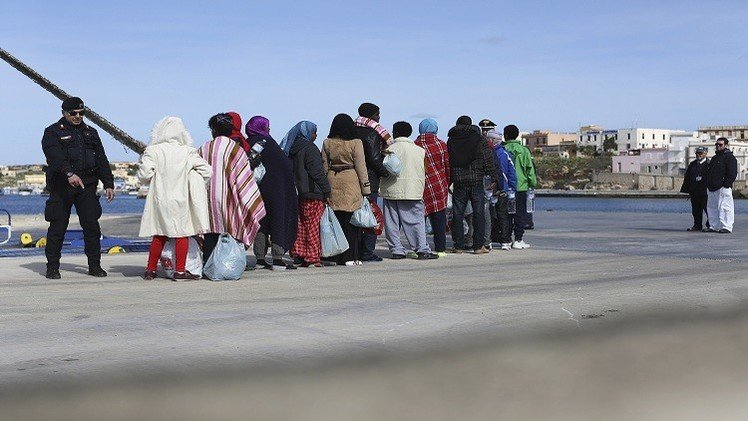 50 قتيلا على الأقل في غرق سفينة مهاجرين قبالة سواحل صقلية