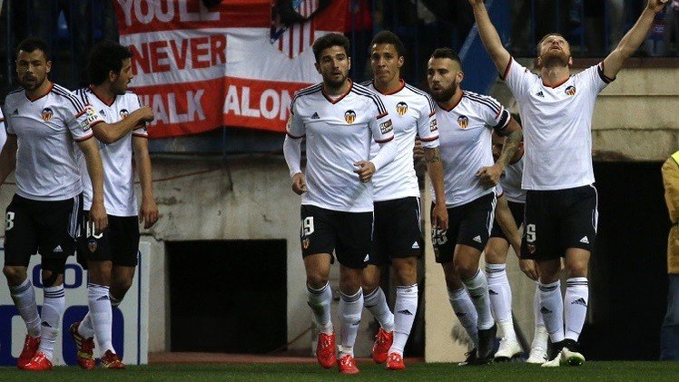 فالنسيا يهزم ديبورتيفو ويتجاوز اتلتيكو مدريد