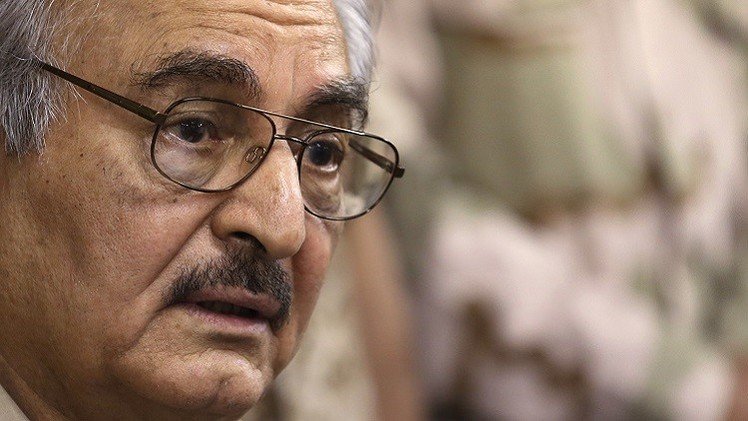 حفتر يتعهد بتحرير بنغازي خلال شهر