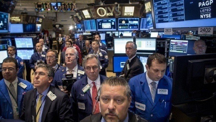 المؤشرات الأمريكية تنخفض قبيل بيان الفيدرالي الأمريكي