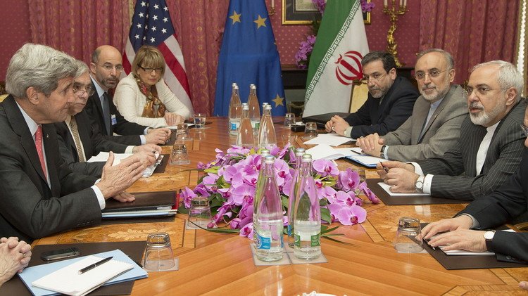 كيري يصف المفاوضات مع إيران في لوزان بـ"البناءة"