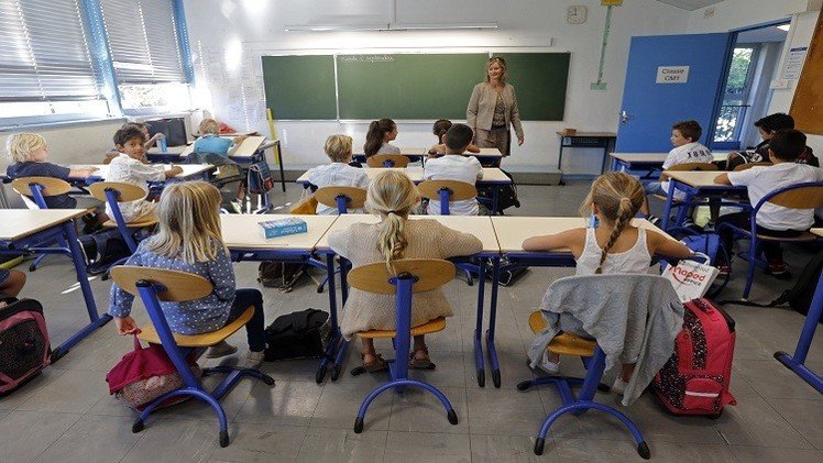 "الإيسيسكو" تدين إجبار تلاميذ مسلمين بفرنسا على تناول لحم الخنزير
