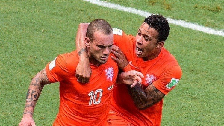 شنايدر ينقذ هولندا من الهزيمة أمام تركيا في تصفيات "يورو 2016"