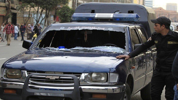 مقتل شرطي مصري بانفجار قنبلة على جسر 15 مايو في القاهرة (فيديو)