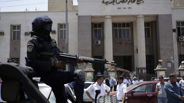 مصر.. محاكمة 379 من "الإخوان" في قضية ميدان النهضة