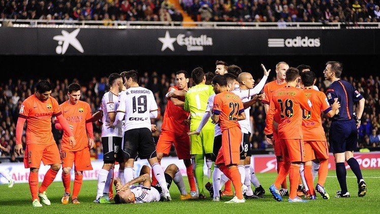 برشلونة في موقعة قوية أمام الخفافيش
