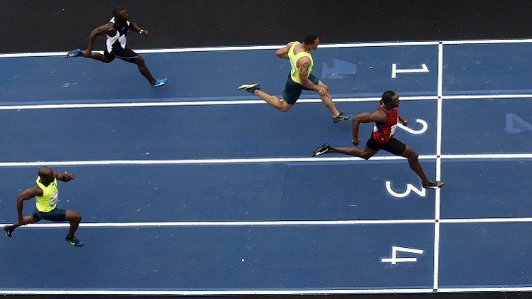 أوسين بولت يفوز بسباق 100 م في البرازيل (فيديو)