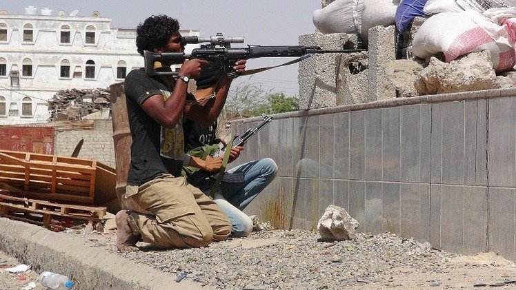 مواجهات بين موالين لهادي والحوثيين في تعز ومقتل 27 في عدن