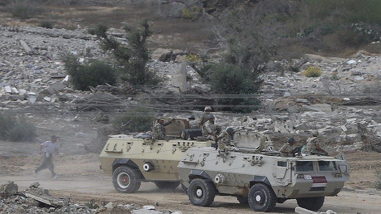 السيسي يصدر قرارا بتمديد حالة الطوارئ وحظر التجوال ليلا في مناطق بسيناء