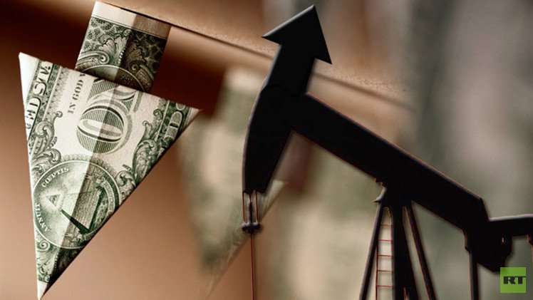 أسعار النفط تقفز إلى أعلى مستوى لها في 2015 نتيجة لهبوط الدولار