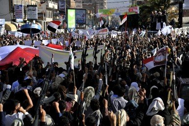اجتماع شعبي لدعم الحوثيين ضد قرار مجلس الأمن الدولي بشأن الأزمة اليمنية، وضد الغارات الجوية للتحالف 