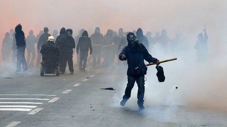 إيطاليا تفتتح معرض إكسبو ميلانو 2015 وسط مواجهات عنيفة بين الشرطة ومحتجين