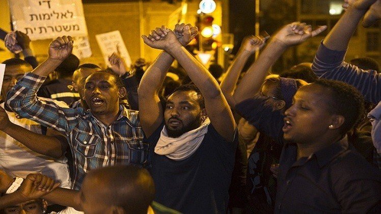 عشرات الجرحى في مواجهات بين إثيوبيين والشرطة الإسرائيلية في تل أبيب