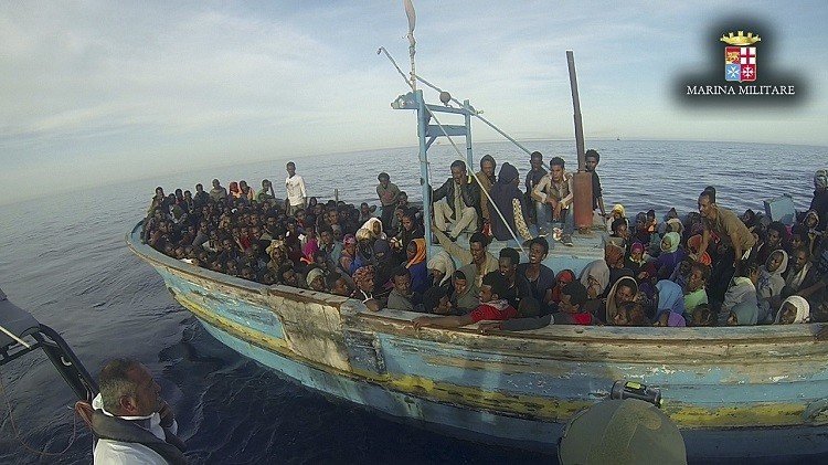 مصرع 40 مهاجرا غير شرعي قبالة سواحل إيطاليا