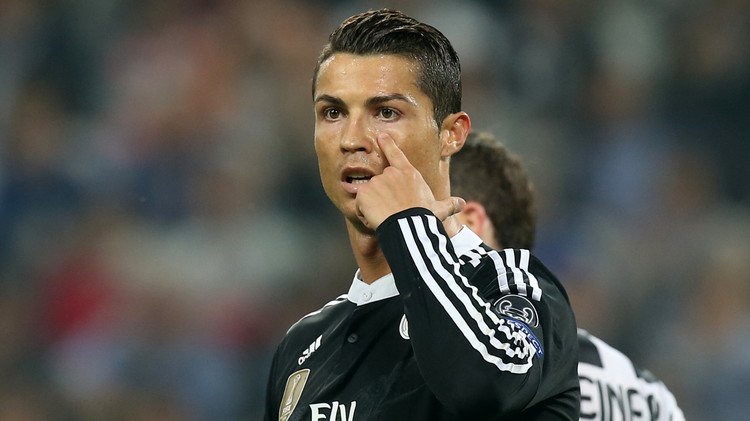 رونالدو يتبرع بـ 7 ملايين يورو لإغاثة منكوبي زلزال نيبال