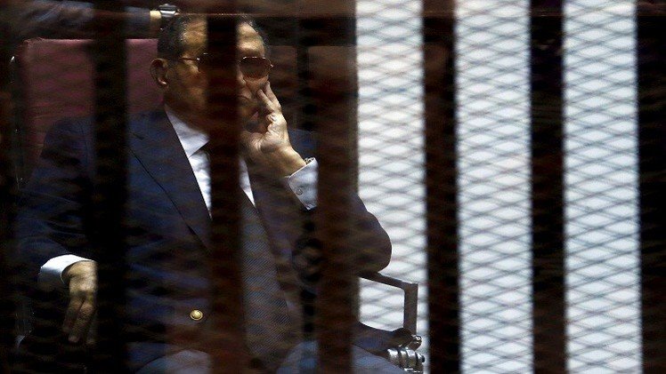 مصادر أمنية تنفي ترحيل مبارك إلى سجون طرة