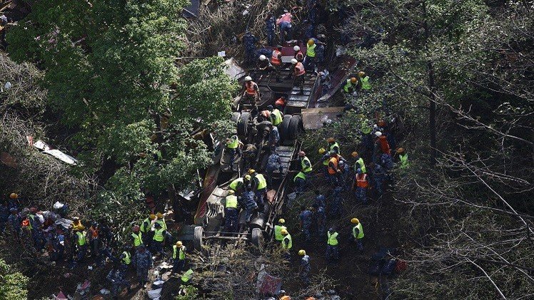 مقتل 33 شخصا بحادث سقوط حافلة في واد شمال الصين