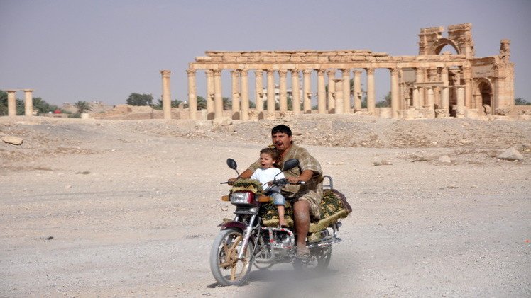 سوريا.. "داعش" يعدم 17 شخصا في تدمر ويسيطر على معبر التنف