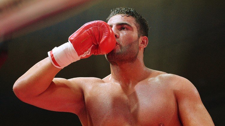 (فيديو النزال) الملاكم السوري شاعر يهزم الأسترالي  ليباي بإجماع الحكام