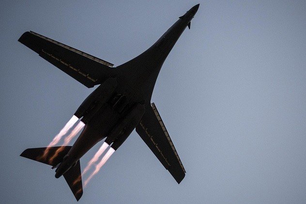 22 طلعة جوية لقوات التحالف الدولي على مواقع لـ"داعش" في العراق وسوريا