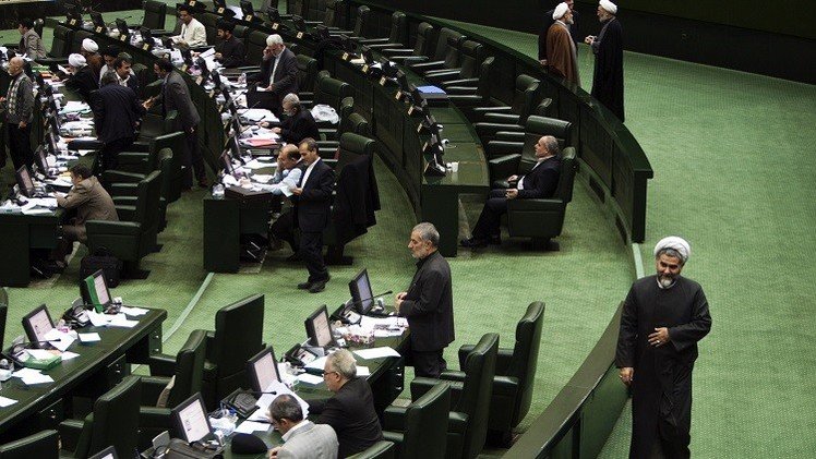 طهران تتحدث عن اتفاق مع السداسية متزامن مع رفع العقوبات المفروضة عليها
