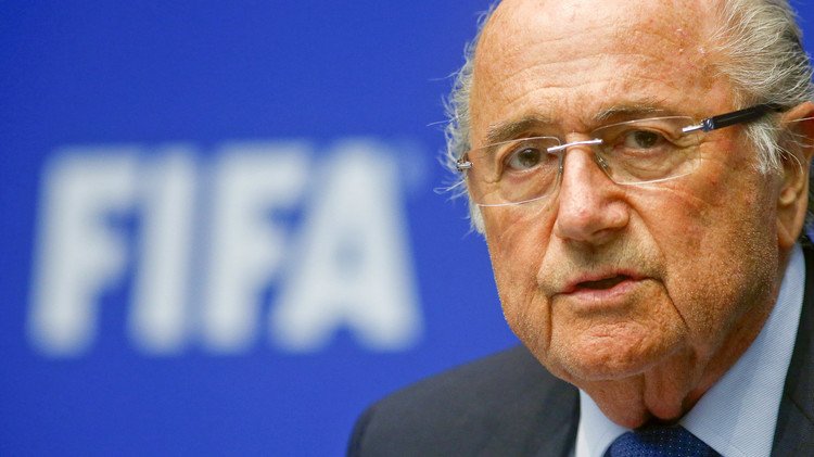 بلاتر يترأس اجتماعا طارئا للفيفا بعد اختفائه عن الأنظار على خلفية عاصفة الاعتقالات
