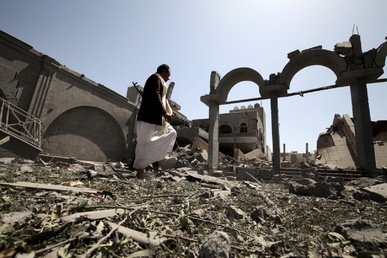 الحرس الرئاسي على أطلال منزل الرئيس السابق علي عبد الله صالح