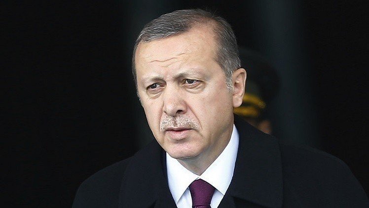 أردوغان يرفع دعوى ضد صحيفة اتهمته بتسليم أسلحة لمسلحين بسوريا