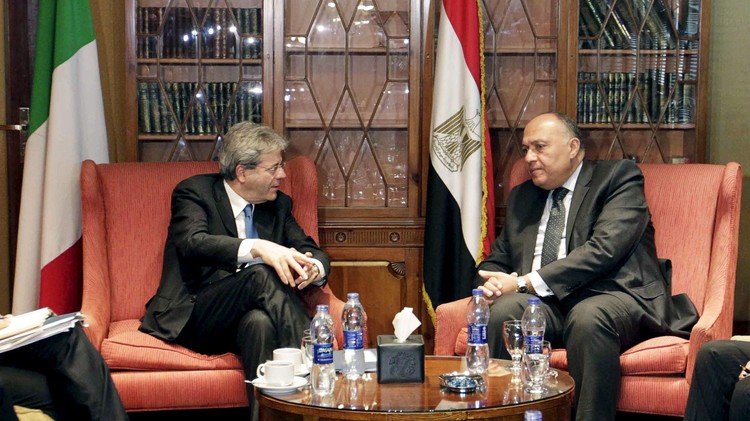 مصر والجزائر وإيطاليا تؤيد حلا سياسيا للأزمة في ليبيا 