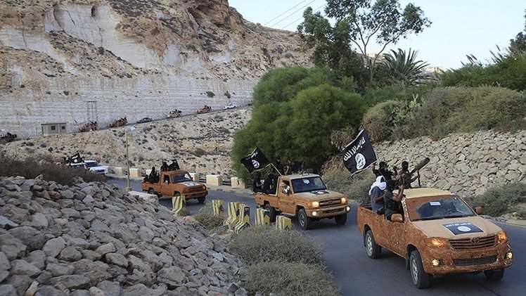 ليبيا.. حرب بين تنظيمات متطرفة في درنة واستنفار في مصراتة