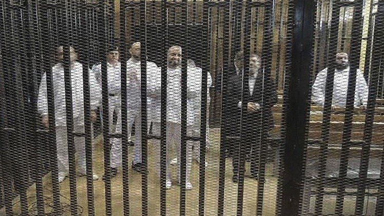 الإعدام لمرسي وآخرين من قادة "الإخوان" في قضية "اقتحام السجون" (فيديو)