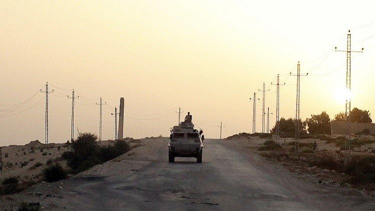 مقتل 7 مسلحين وضابط شرطة باشتباكات في سيناء