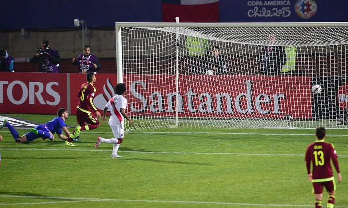 فيديو .. البيرو تهزم فنزويلا وتخلط أوراق المجموعة الثالثة في "كوبا أمريكا"