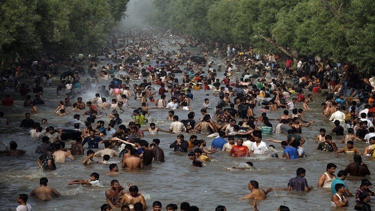 ارتفاع حصيلة قتلى الحر في باكستان إلى 122 