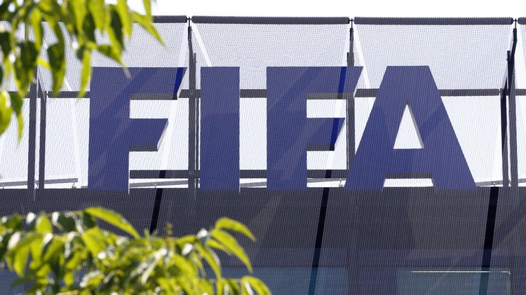 محكمة سويسرية ترفض إطلاق سراح مسؤول في الفيفا بكفالة