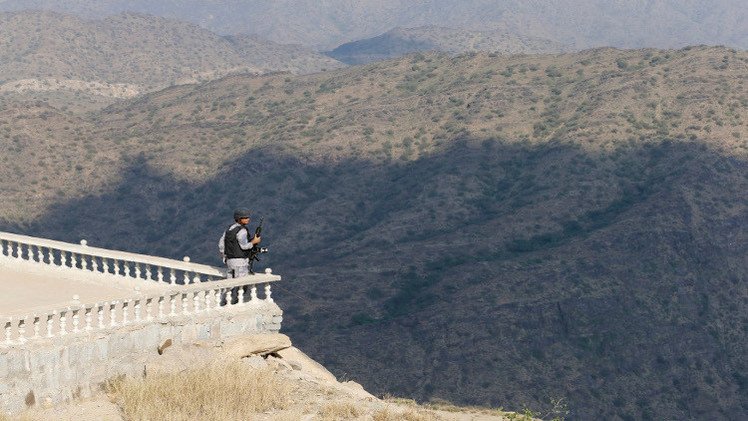 مقتل جندي سعودي على حدود اليمن.. وقلق من كارثة في ميناء عدن